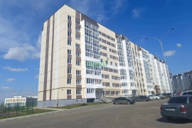 Студия 24 м² с витражными окнами